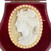 Queen Pearl Cottage Profile