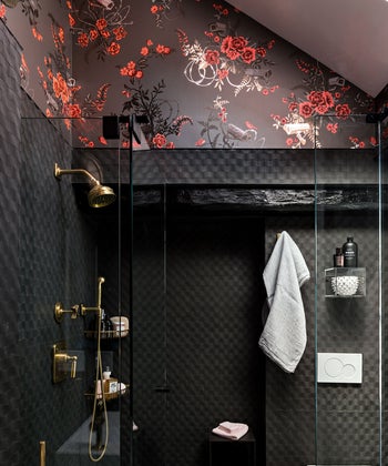 Let Your Walls Talk With These Dramatic Wallpapers