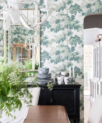 Wallpaper Gives This Bungalow an Easygoing Elegance