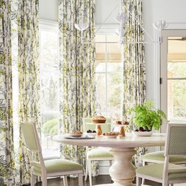 Breakfast Room with Round Table & Seating