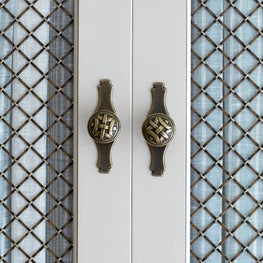 Transitional Courtyard Home