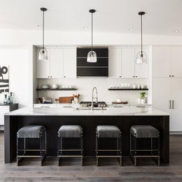 Palisades Kitchen - oversized island, quartz countertop and matte black hardware