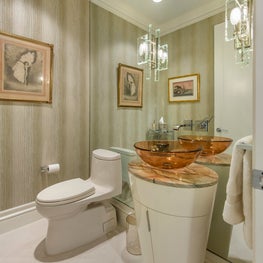 Florida Residence for Contemporary Painting and Art Glass Collectors