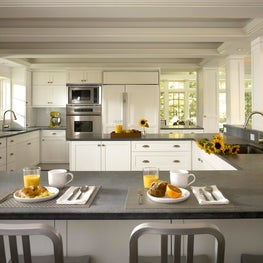 Lake County Retreat: A serene weekender in the woods