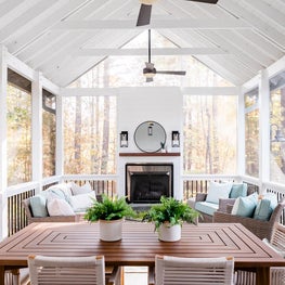 Large screen porch with vaulted ceilling