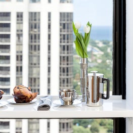 Gold Coast Residence Kitchen Breakfast Bar.