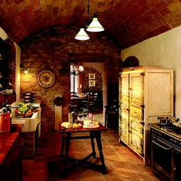 Italian architecture yields a cozy kitchen