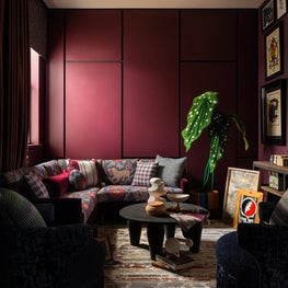 Moody Den in Deep Purple