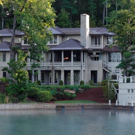 Lake Facade Architecture by Spitzmiller  & Norris Landscape Graham Pittman