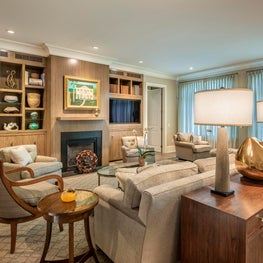 Contemporary Condominium for Collectors