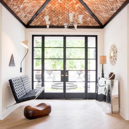 Seattle. Foyer with wall-mounted settee by Poul Kjaerholm.