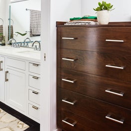 Cool On The Hill San Francisco Bath and Dressing Area