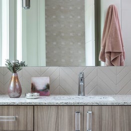 Portfolio: Neutral Bathroom with a Vetrazzo Surface