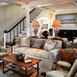 Portfolio: Buzzards Bay Residence, Classic Seaside inspired  Living Room 