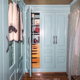 Lacquer Deco closet