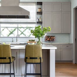 Portfolio: Modern kitchen with cactus-colored stools