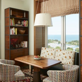 Lakeview Apartment Breakfast Room