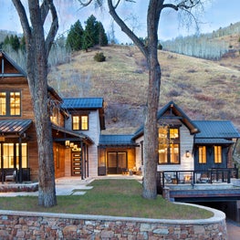 Mt. Barlow - Exterior