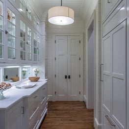 Classic Upscale Waterfront Cottage with Commanding View