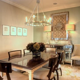 Traditional Dining Room 