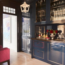 High-gloss Butler's Pantry