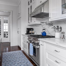 Crestwood, Custom kitchen with custom range hood