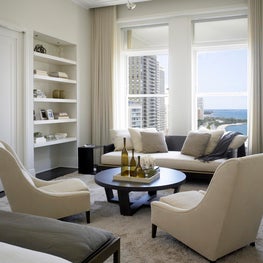 A graceful pied-a-terre at a historic address in Chicago