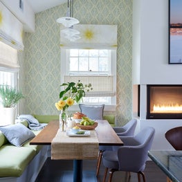 Boston, Brookline Residence Breakfast area