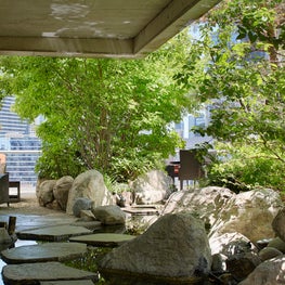  Penthouse Apartment - a roof top Japanese garden 