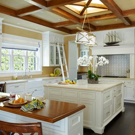 Classical coastal kitchen in Palm Beach.