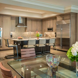 Contemporary Condominium for Collectors