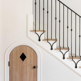 The under-the-stair nook of our childhood dreams!