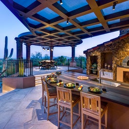 Outdoor dining induces relaxation.  Pizza and wine; it doesn’t get any better than this!