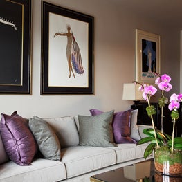 Black and Gold Residence - Living Room 