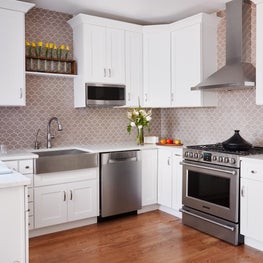 Chicago, White kitchen with accent tile