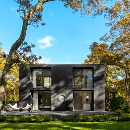 East Hampton Modern home, sleek front facade