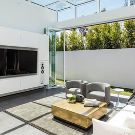 BEVERLY HILLS BACHELOR PAD
