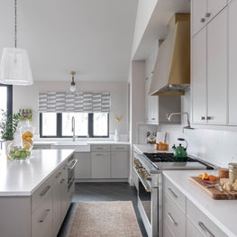 What could be better than an organized and beautiful kitchen?