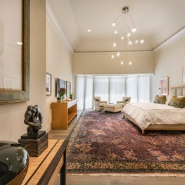 Florida Residence for Contemporary Painting and Art Glass Collectors