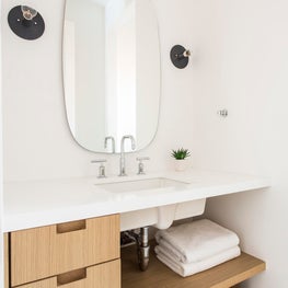 Warm Edge - Bright Whites & Warm Woods