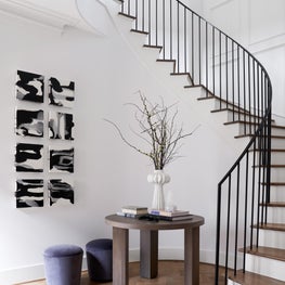 This eye-catching entry is created with striking contrast and organic shapes.