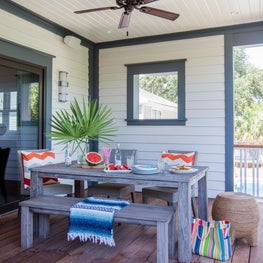 Outdoor Eating Area on Porch