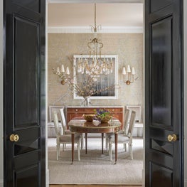 Glamour neutral dining room