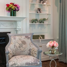 Sweet Seat! A lovely little perch perfect for a spot of tea and a good read.