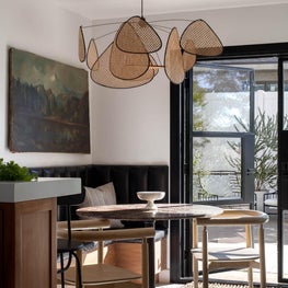 Simple & Warm Breakfast Nook