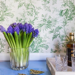 Bar Styling Details with Hyacinth