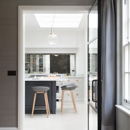 Looking through ... living room to kitchen / breakfast room 