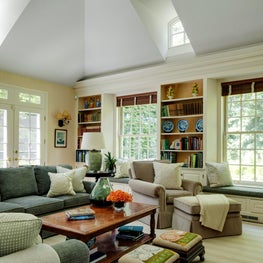 Chestnut Hill Colonial, Family room