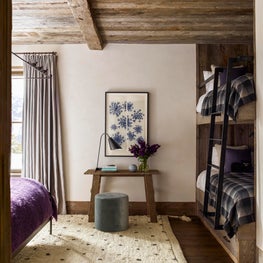 Ski Chalet - Guest Bedroom