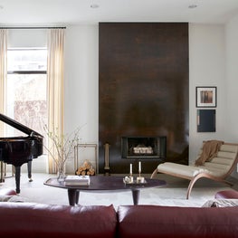 Portfolio: Modern and contemporary living room in Houston Heights